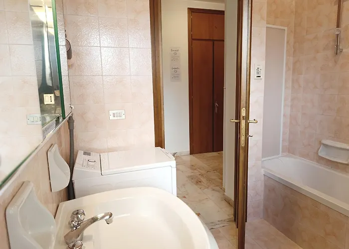 700 M From The Sea With Private Garage 아파트