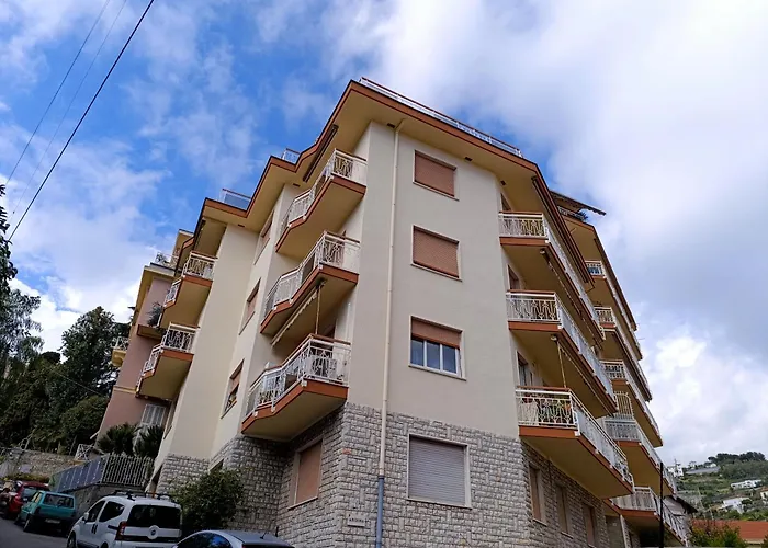 700 M From The Sea With Private Garage 아파트