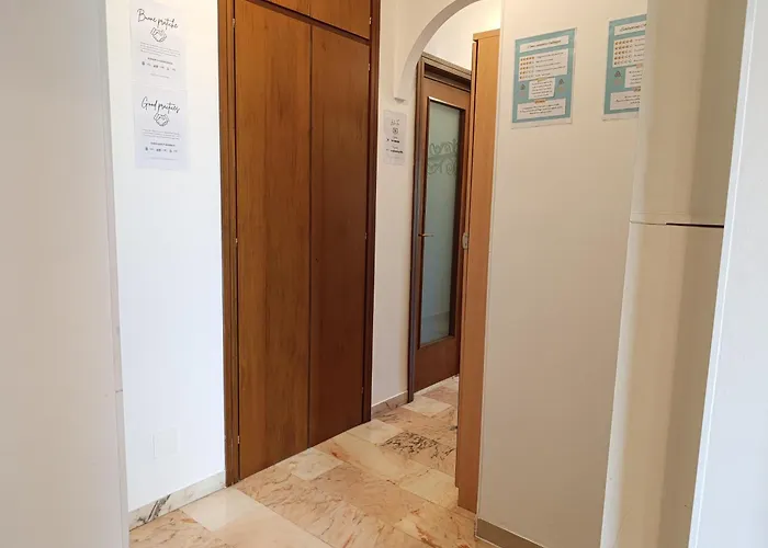 아파트 700 M From The Sea With Private Garage
