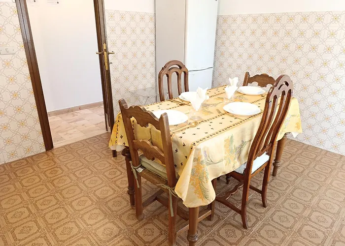 700 M From The Sea With Private Garage Apartamento